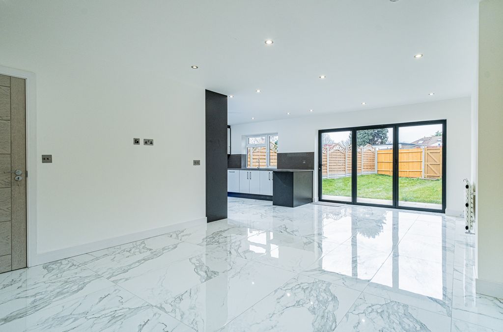 Additional image 3 of 5 bed bungalow for saleWaverley Close, Hayes UB3