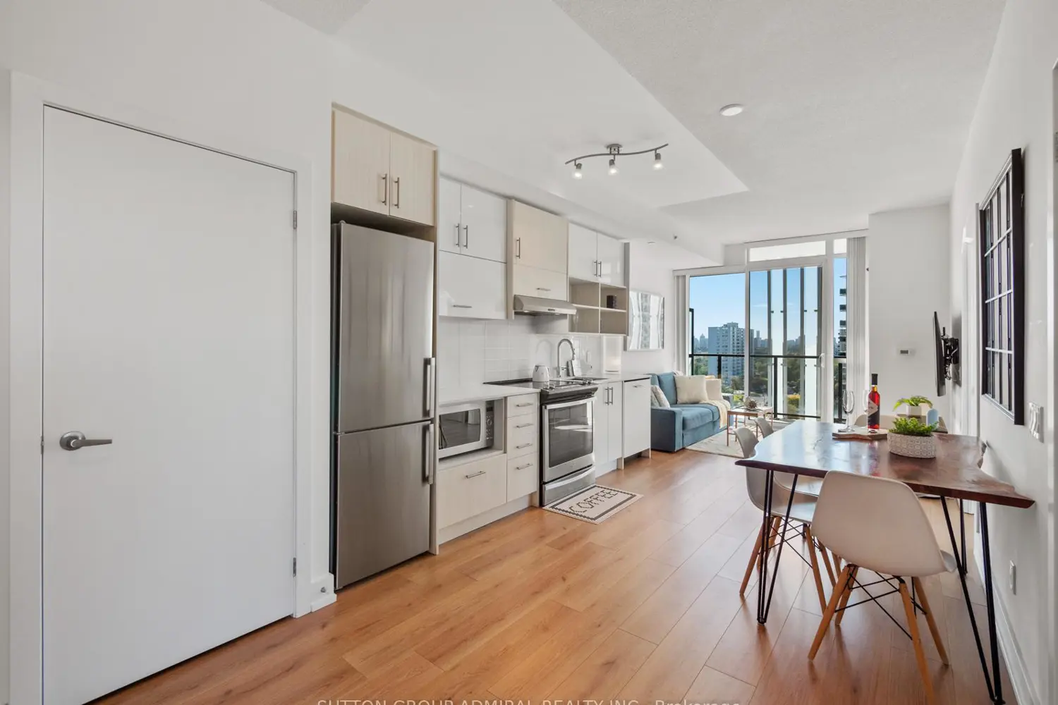 128 Fairview Mall Drive 1005 photo 4