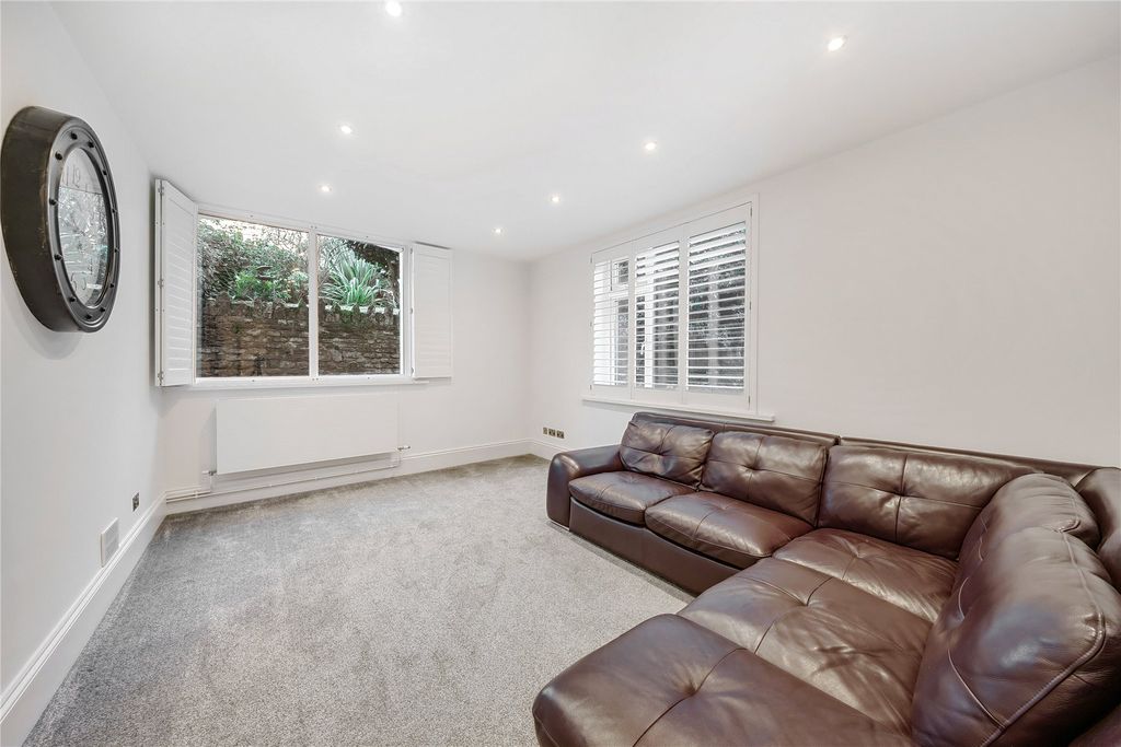 Additional image 3 of 1 bed flat for salePortsmouth Road, Hindhead, Surrey GU26