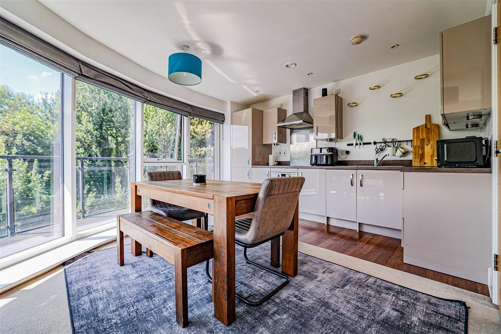 Additional image 3 of 2 bed flat for saleThe Embankment, Nash Mills Wharf, Hemel Hempstead HP3