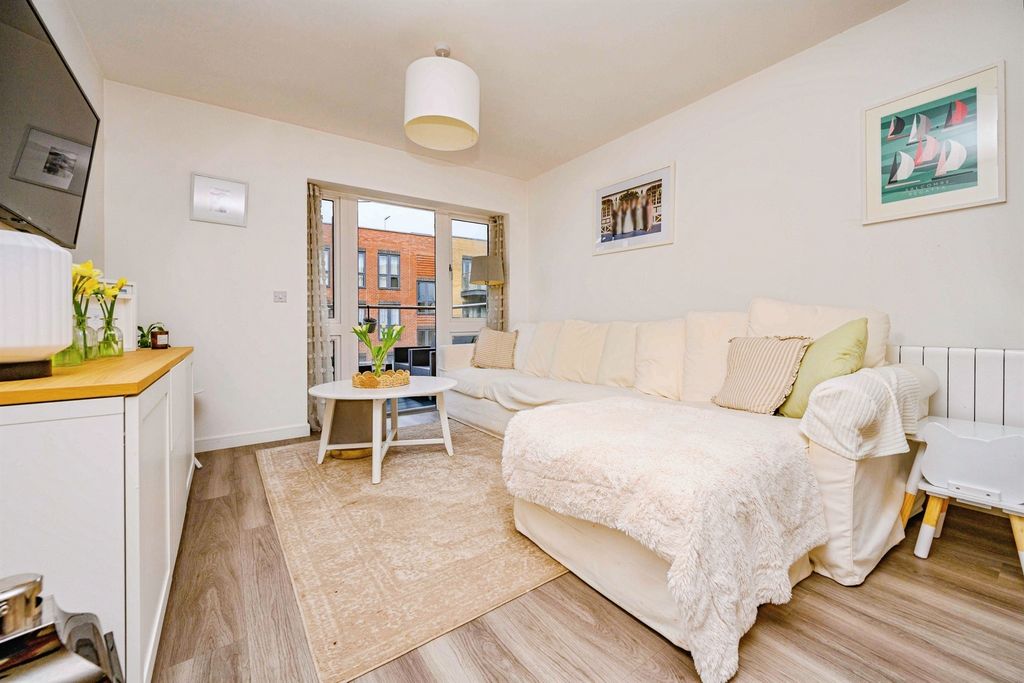 Additional image 4 of 2 bed flat for saleFrogmore Road, Hemel Hempstead HP3