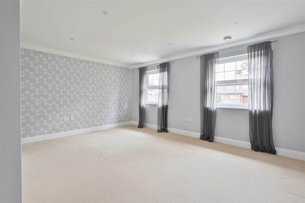 Additional image 12 of 6 bed property for saleRedbourn Lane, Harpenden AL5