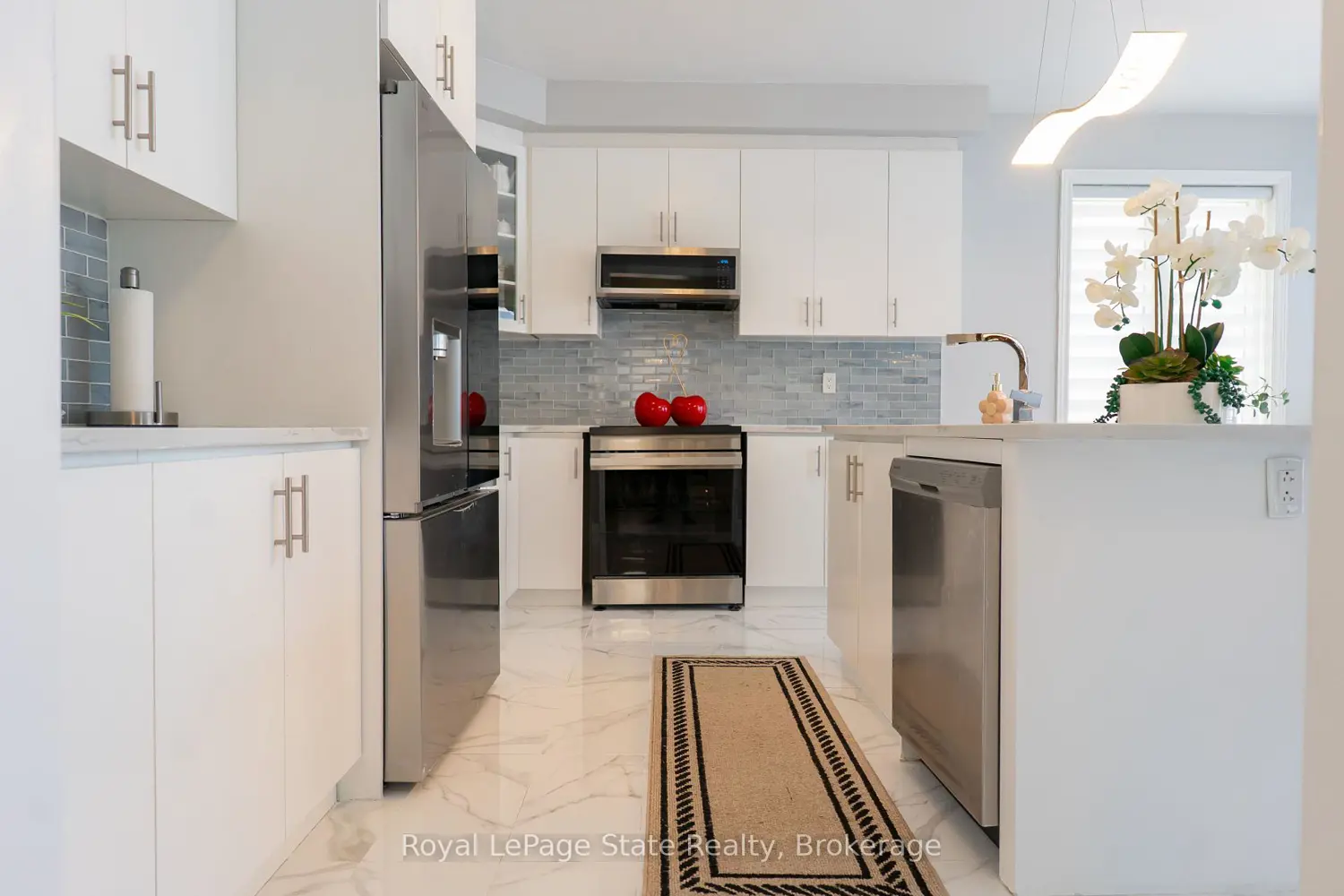 1133 Upper Thames Drive photo 3