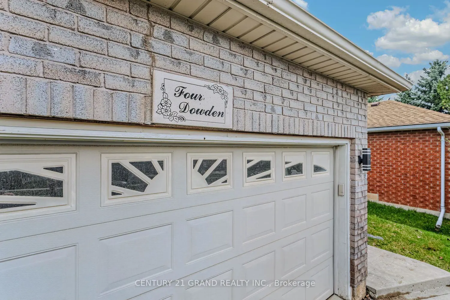 4 Dowden Avenue photo 3