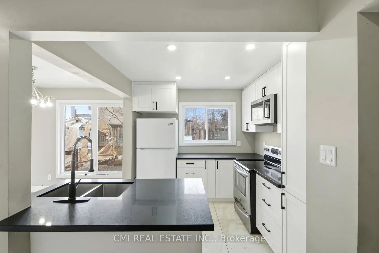 8 Huronia Court photo 4
