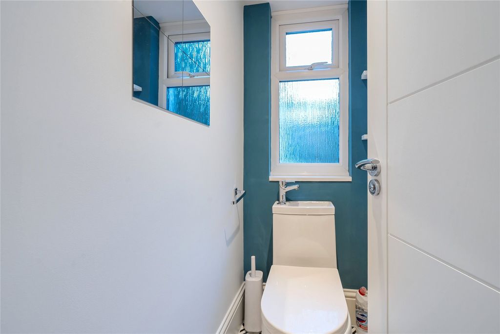Additional image 14 of 1 bed flat for salePortsmouth Road, Hindhead, Surrey GU26