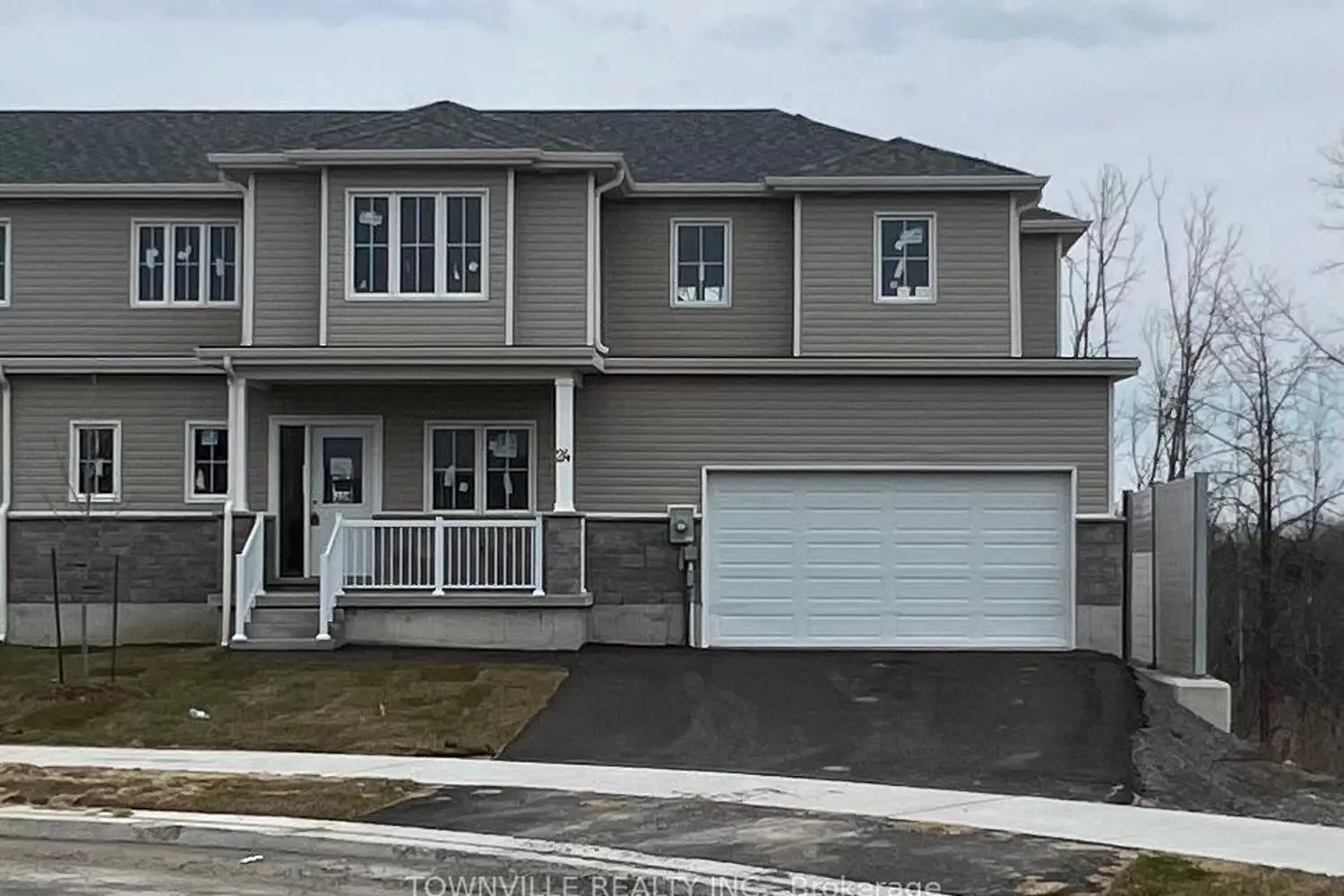 24 Glacier Crescent photo 2