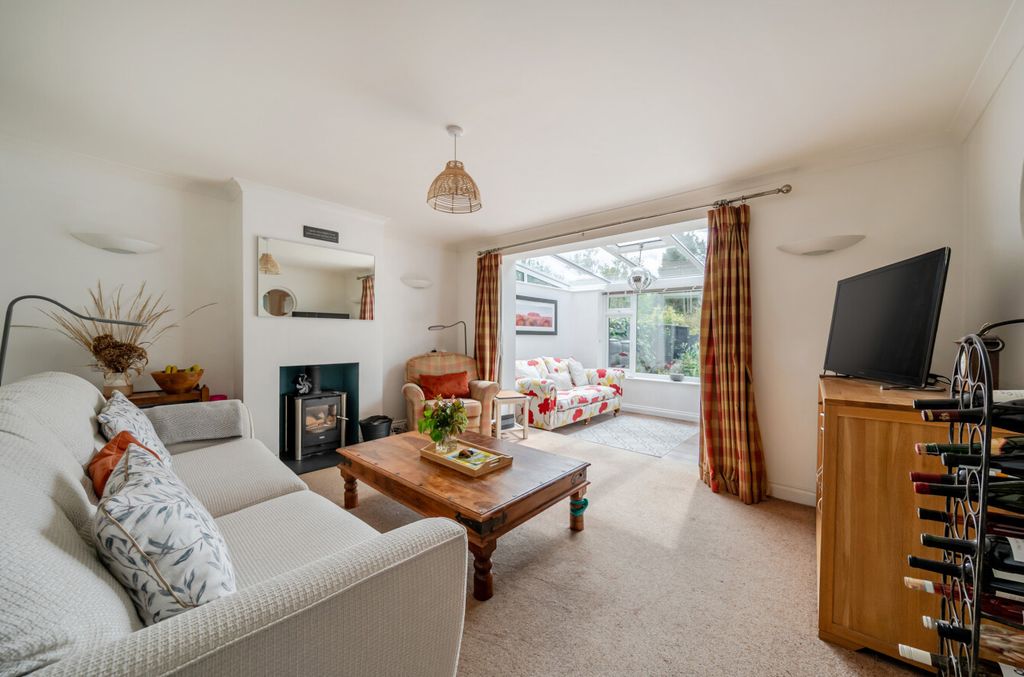 Additional image 2 of 3 bed semi-detached house for saleHaslemere, Surrey GU27
