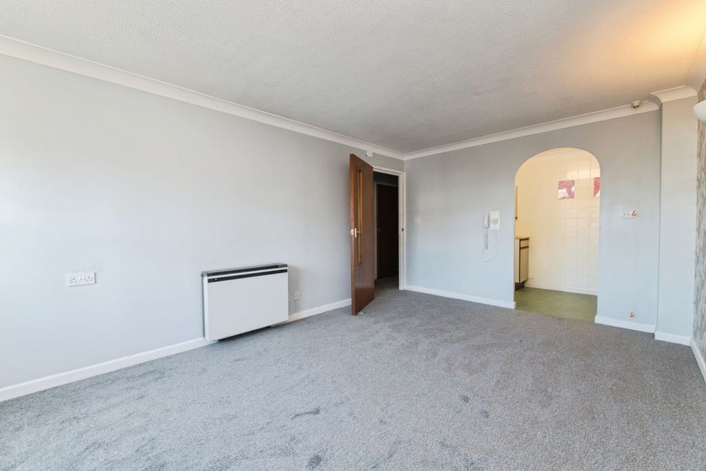1 bed flat for saleKing Street, Honiton, Devon EX14 photo 3