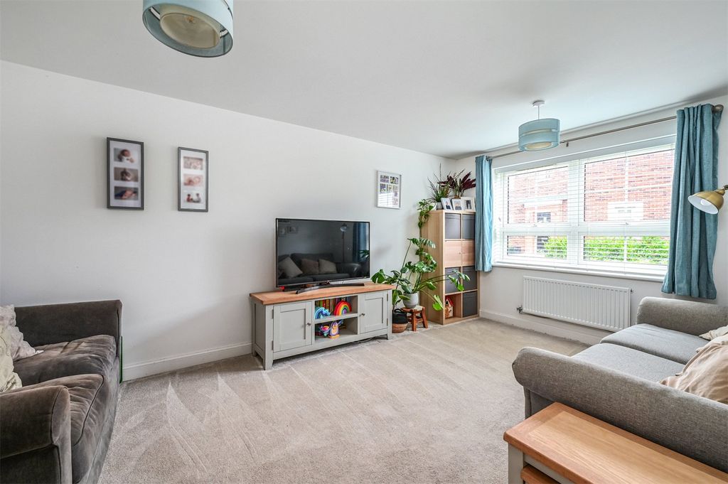 Additional image 4 of 4 bed detached house for saleViney Close, Hook, Hampshire RG27