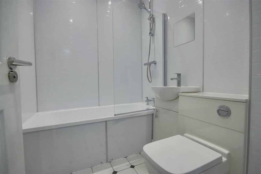 Additional image 4 of 2 bed flat for saleEast Street, Havant PO9