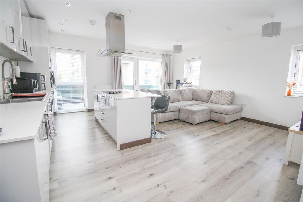 2 bed flat for saleAustin House, Harlow CM20