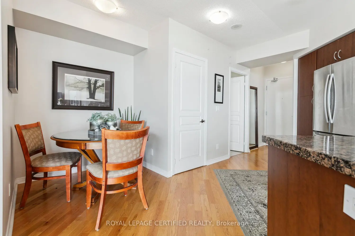 2240 Lakeshore Boulevard 1208 photo 5