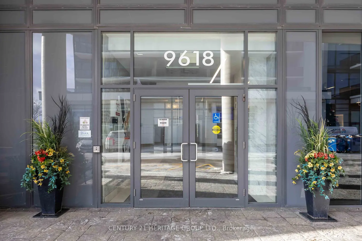 9618 Yonge Street 201 photo 2