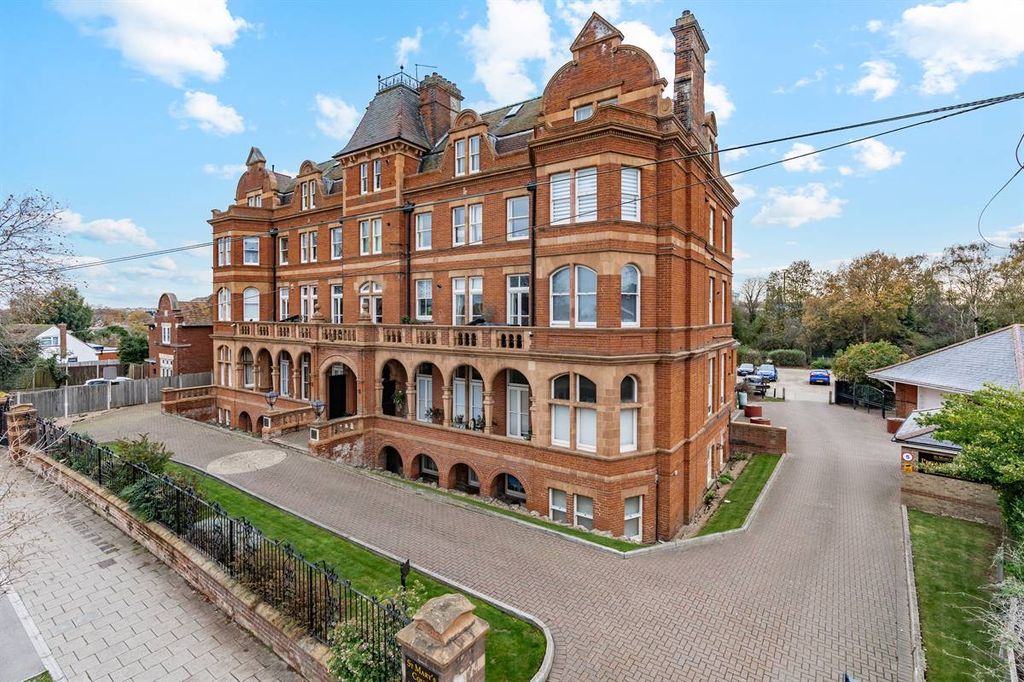 2 bed flat for saleStation Road, Herne Bay CT6