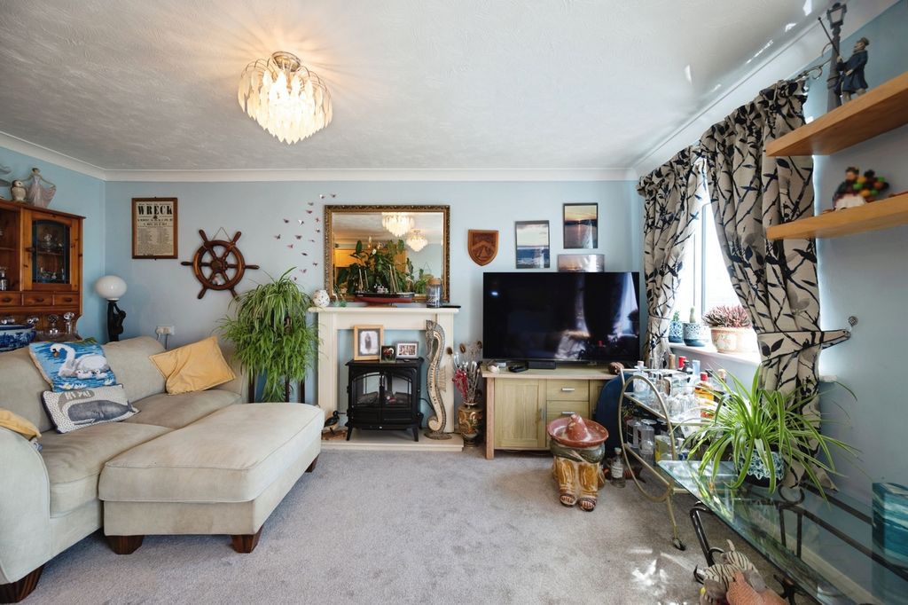 Additional image 4 of 2 bed flat for saleSouthwood Road, Hayling Island, Hampshire PO11