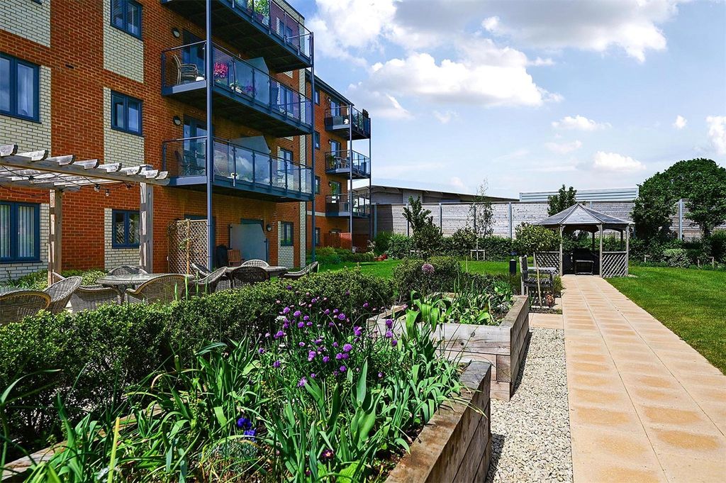 Additional image 14 of 1 bed flat for saleStation Road, Hook, Hampshire RG27