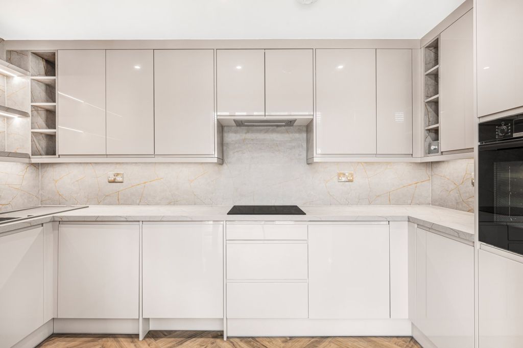 Additional image 4 of 2 bed flat for saleThames Close, Hampton, Middlesex TW12