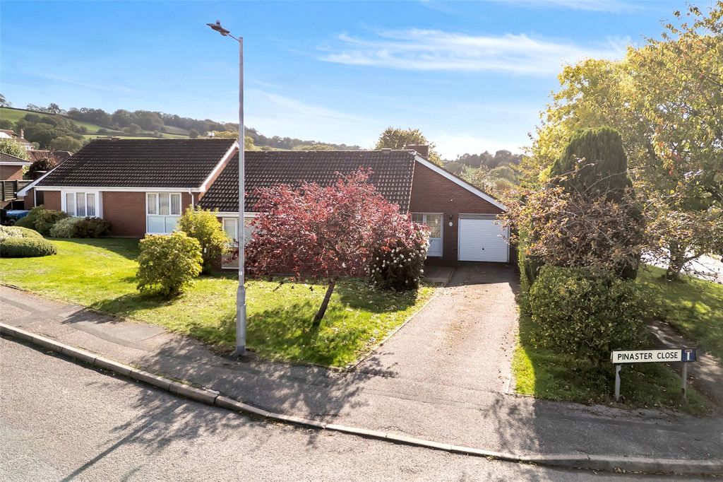 3 bed bungalow for salePinaster Close, Honiton, Devon EX14