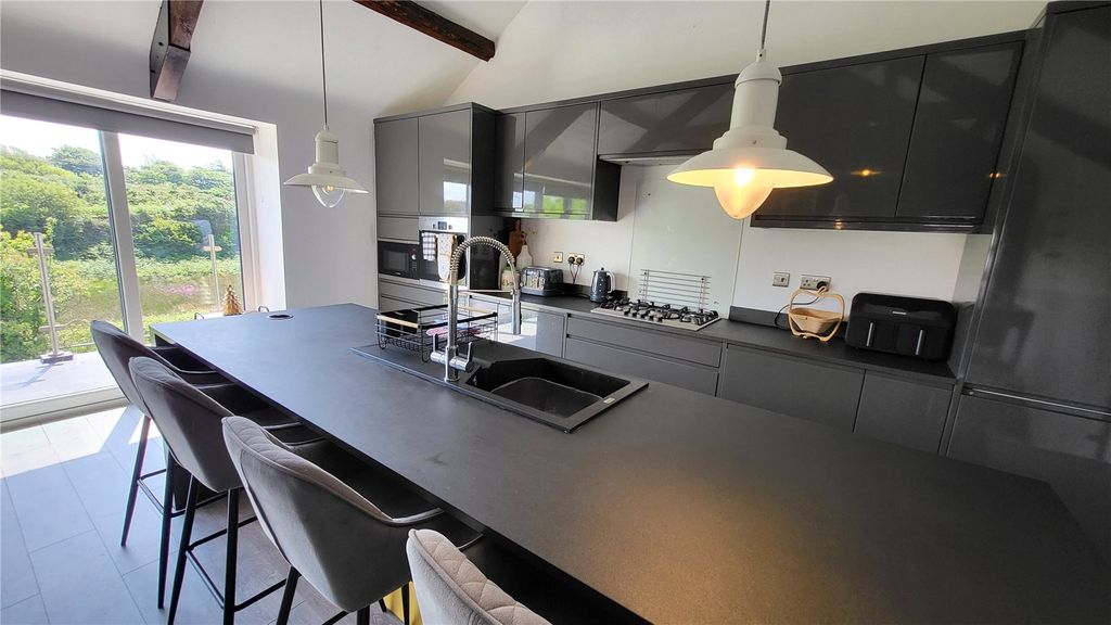 3 bed detached house for saleSouth Stack Road, Holyhead, Sir Ynys Mon LL65 photo 3