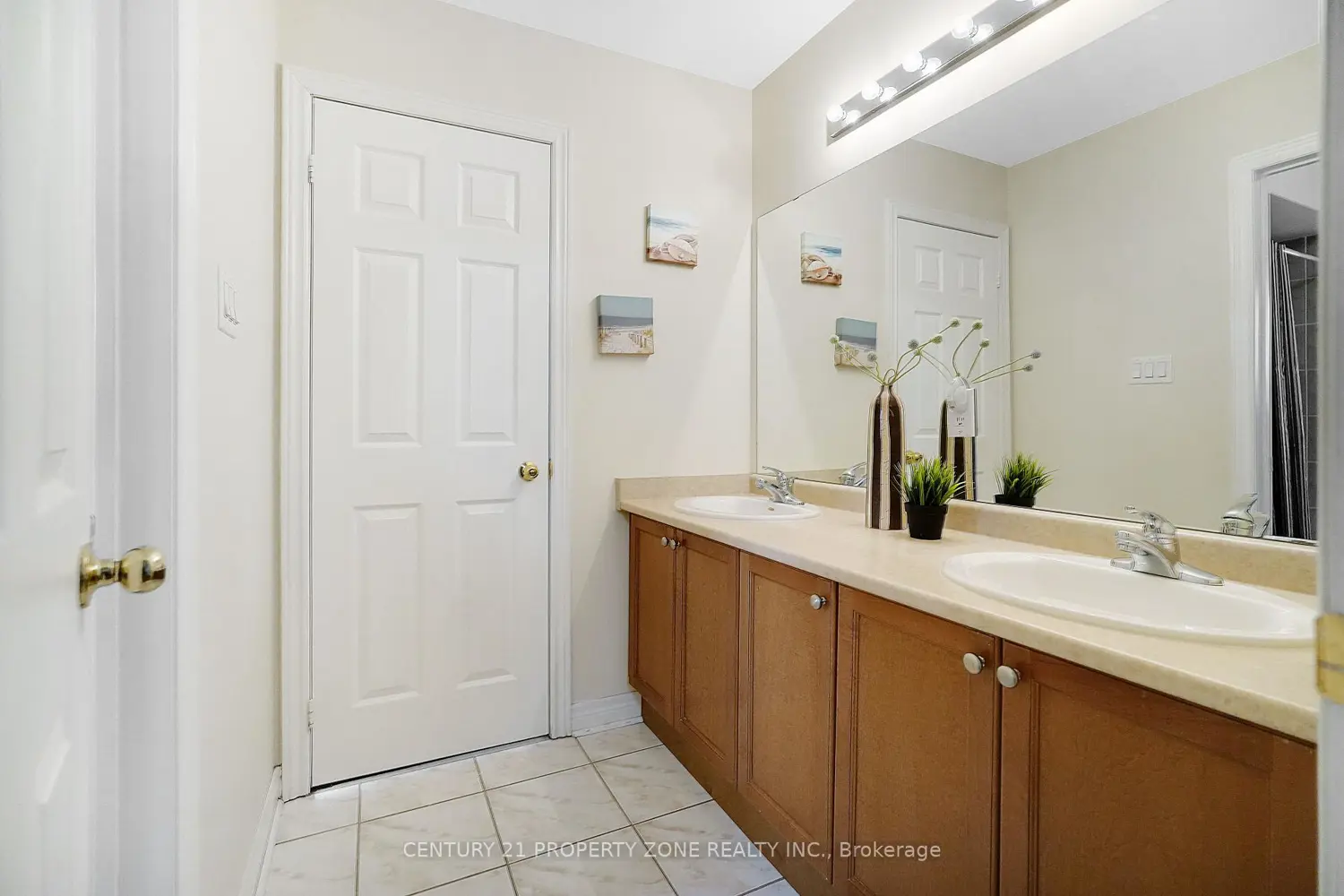 43 Alice Springs Crescent photo 5