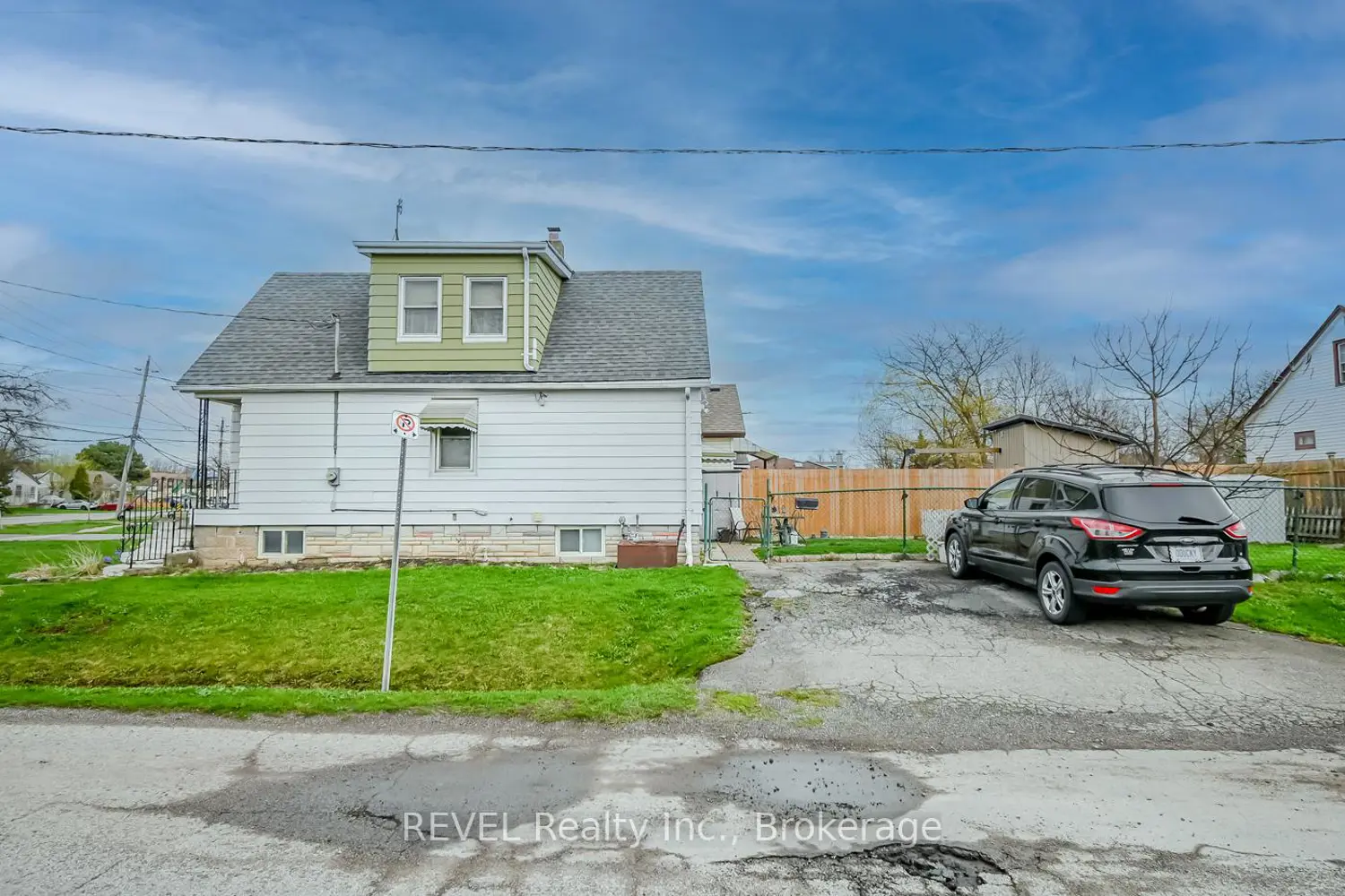 76 Lincoln Avenue photo 2