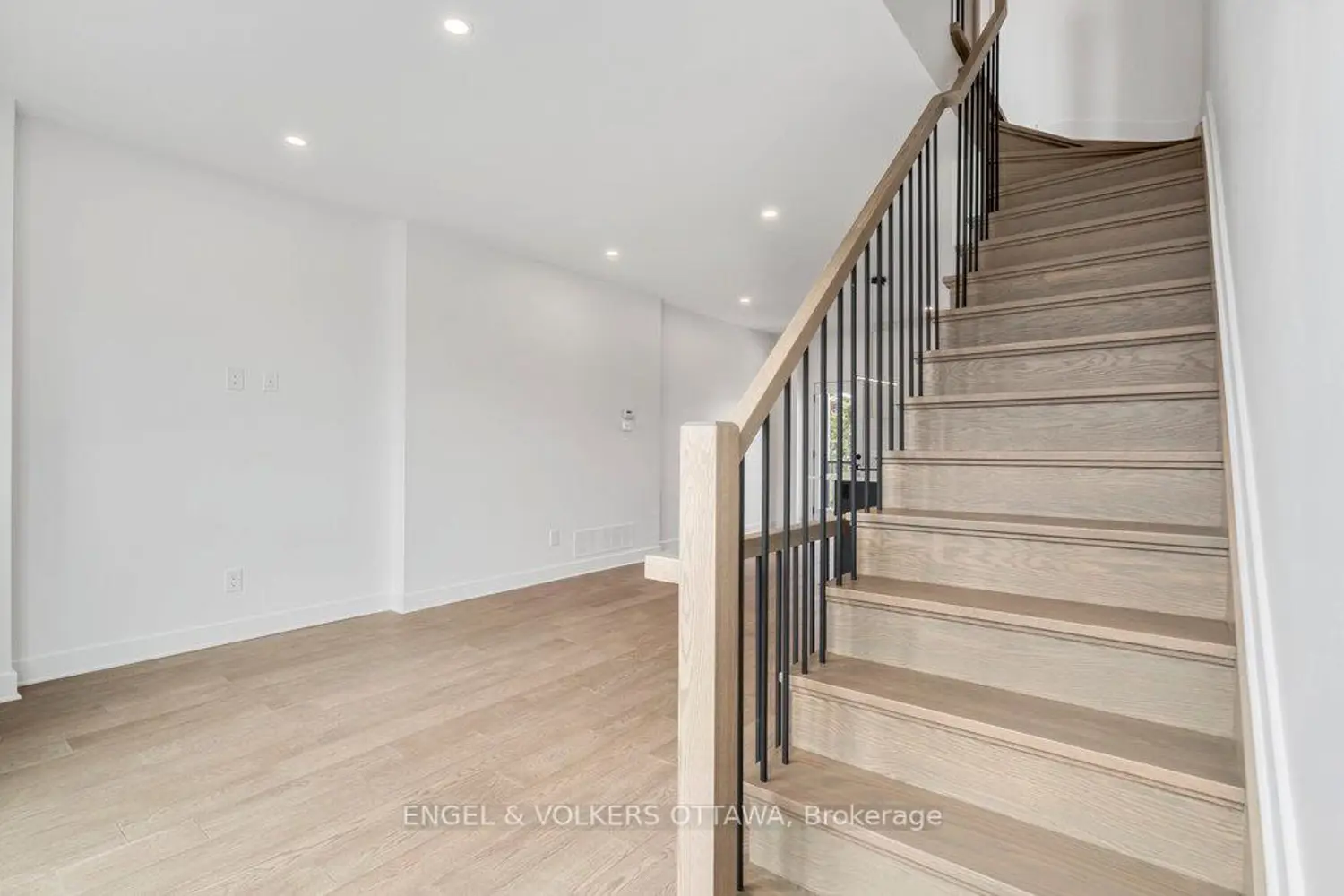 Additional image 10 of 73 Parent Avenue