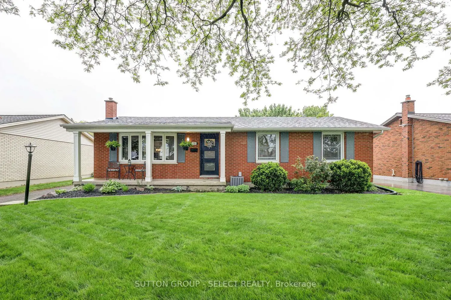 116 Downing Crescent photo 2