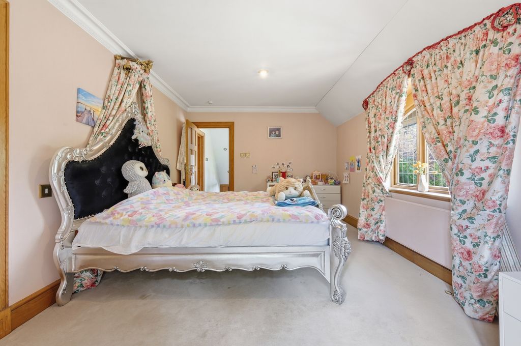 Additional image 13 of 6 bed detached house for saleWest Common Close, Harpenden AL5