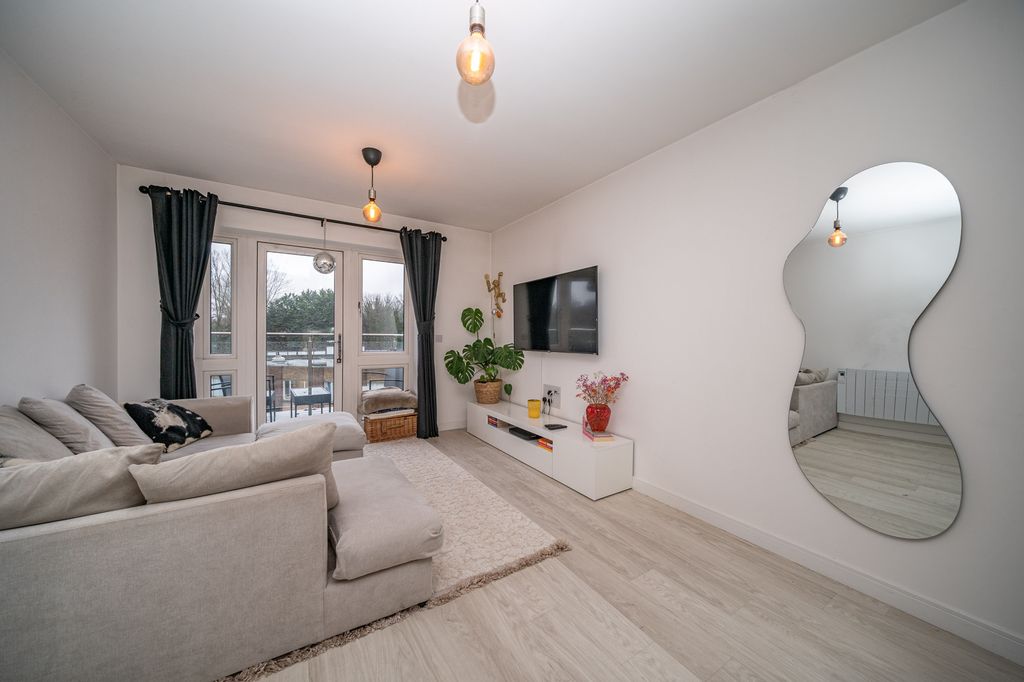 Additional image 18 of 2 bed flat for saleRegents House Frogmore Road, Hemel Hempstead, Hertfordshire HP3