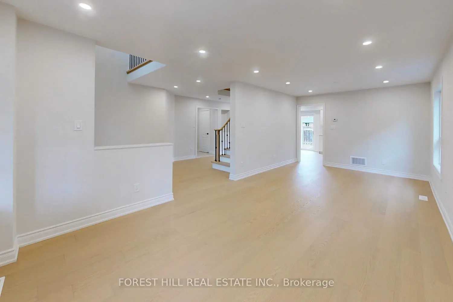 10 Reddenhurst Crescent photo 4