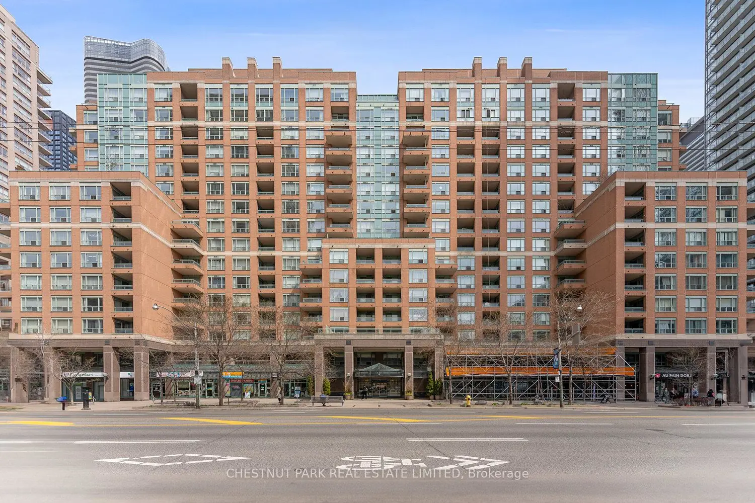 889 Bay Street 1610
