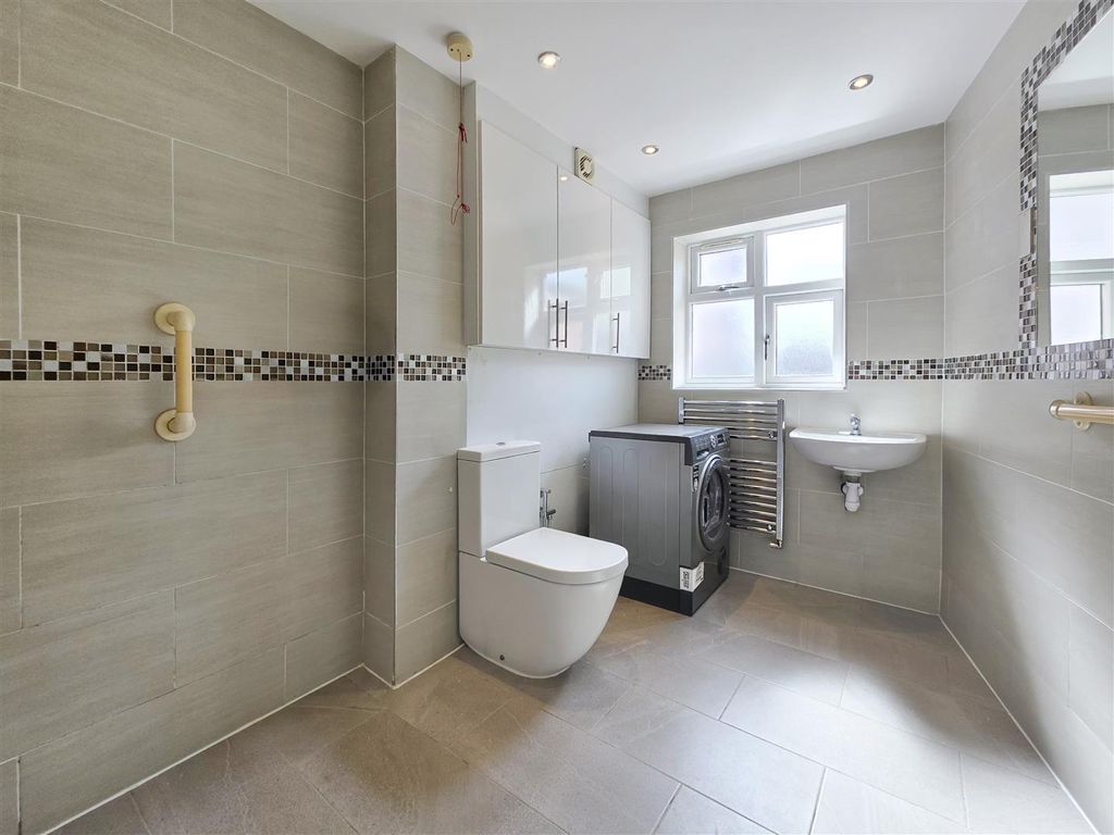 Additional image 12 of 4 bed semi-detached house for saleGledwood Gardens, Hayes UB4
