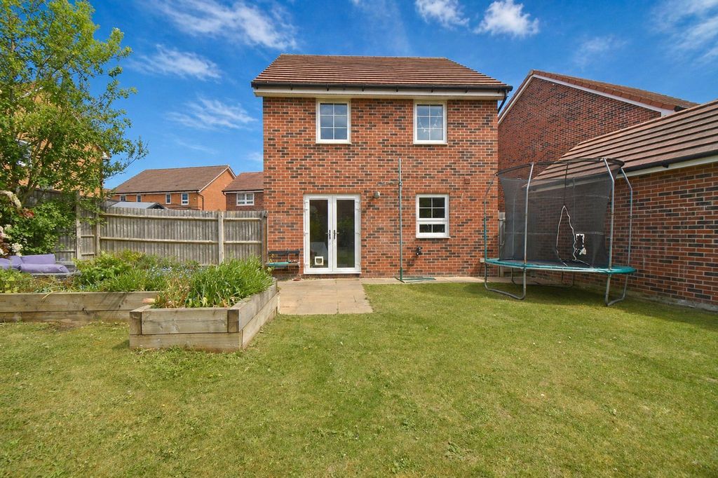 Additional image 10 of 4 bed detached house for saleViney Close, Hook, Hampshire RG27