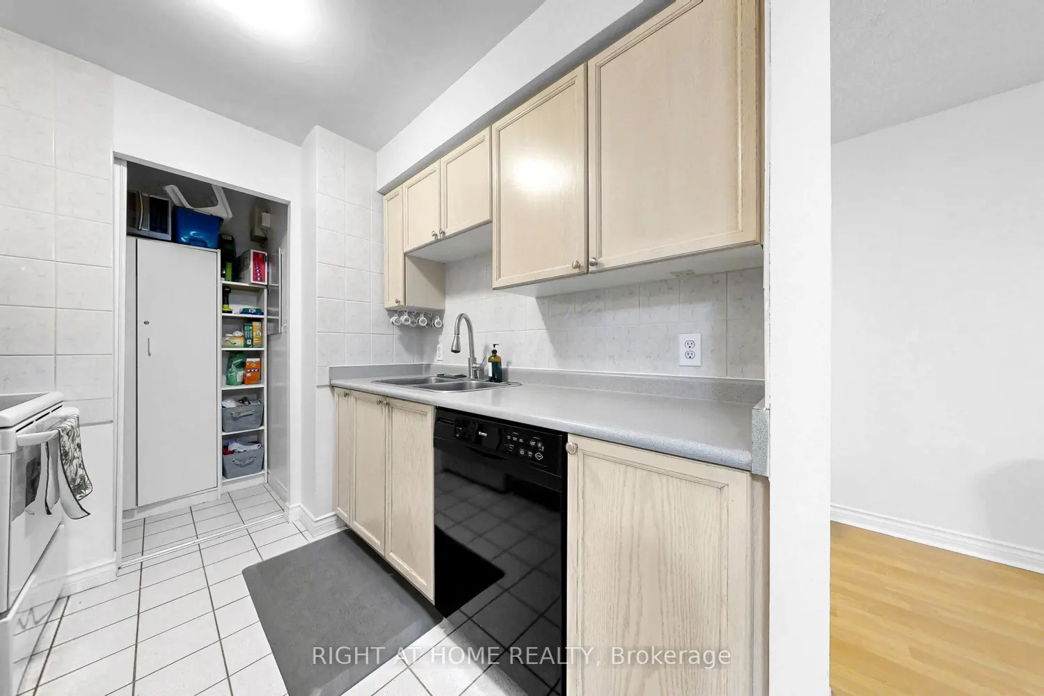 Additional image 8 of 2100 John Street 216