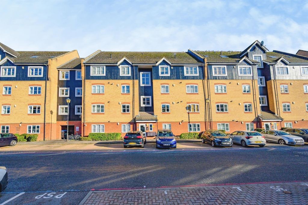 2 bed flat for saleStationers Place, Hemel Hempstead HP3