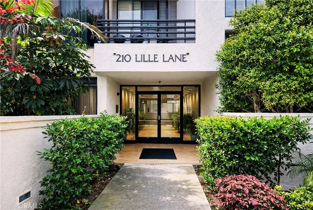 210 Lille Ln #208, Newport Beach, CA 92663
