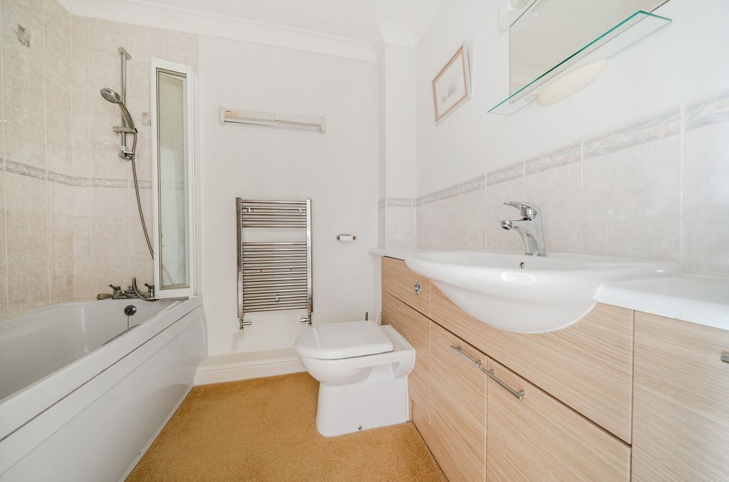 Additional image 9 of 3 bed flat for saleSea Front, Hayling Island, Hampshire PO11