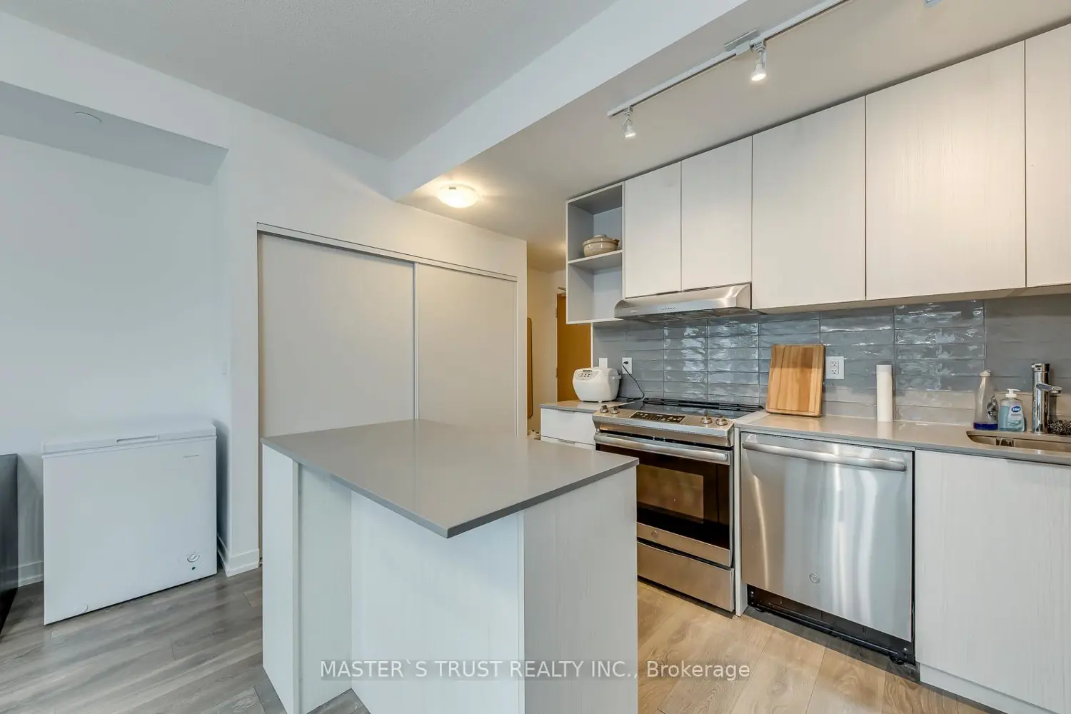 2520 Eglinton Avenue 1804 photo 5