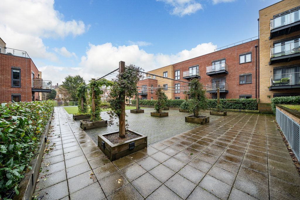 Additional image 7 of 2 bed flat for saleRegents House Frogmore Road, Hemel Hempstead, Hertfordshire HP3