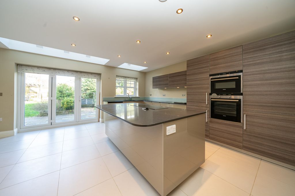 Additional image 3 of 4 bed detached house for saleOstlers Close, Hemel Hempstead, Hertfordshire HP3