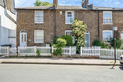 Chapel Road, London SE27