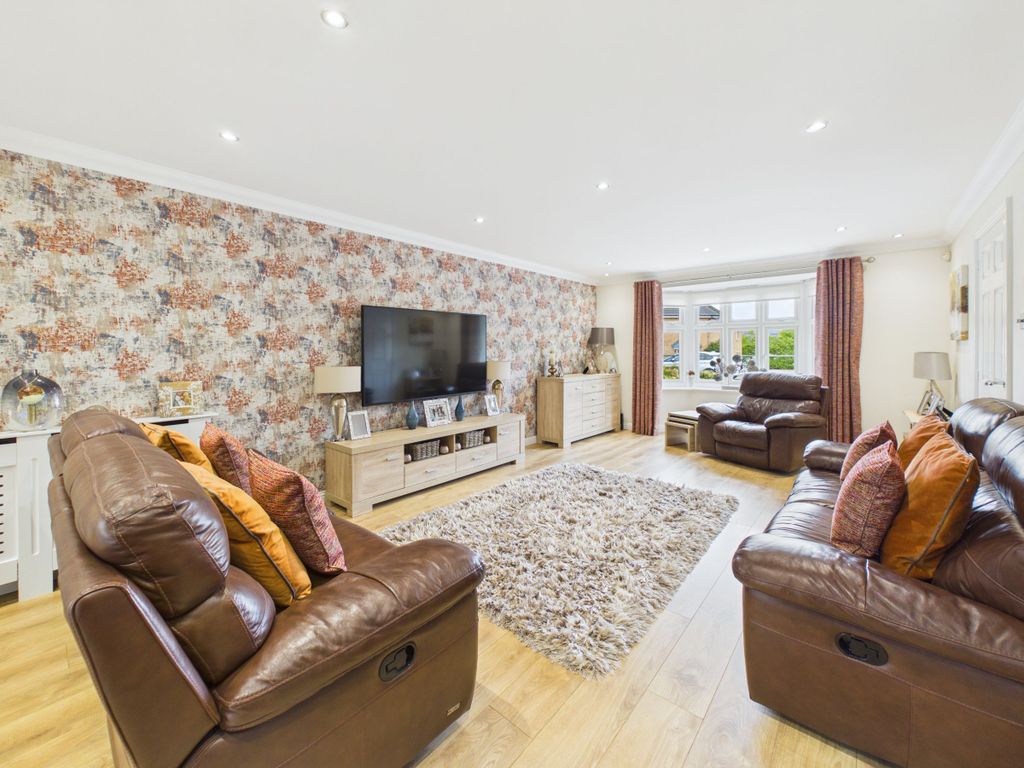 5 bed detached house for salePhilips Wynd, Hamilton ML3 photo 3