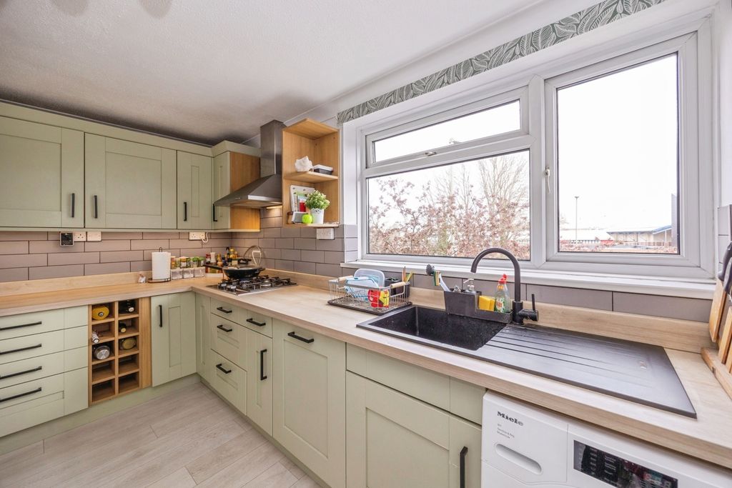 Additional image 3 of 3 bed flat for saleChidham Close, Havant, Hampshire PO9