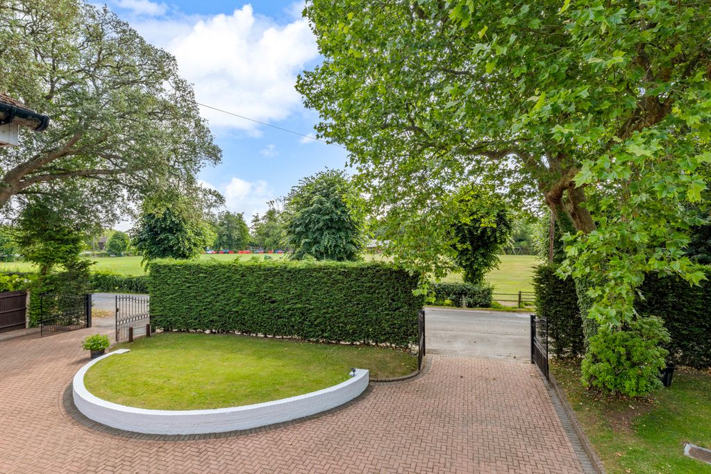 5 bed detached house for saleIfield Road, Charlwood, Horley, Surrey RH6