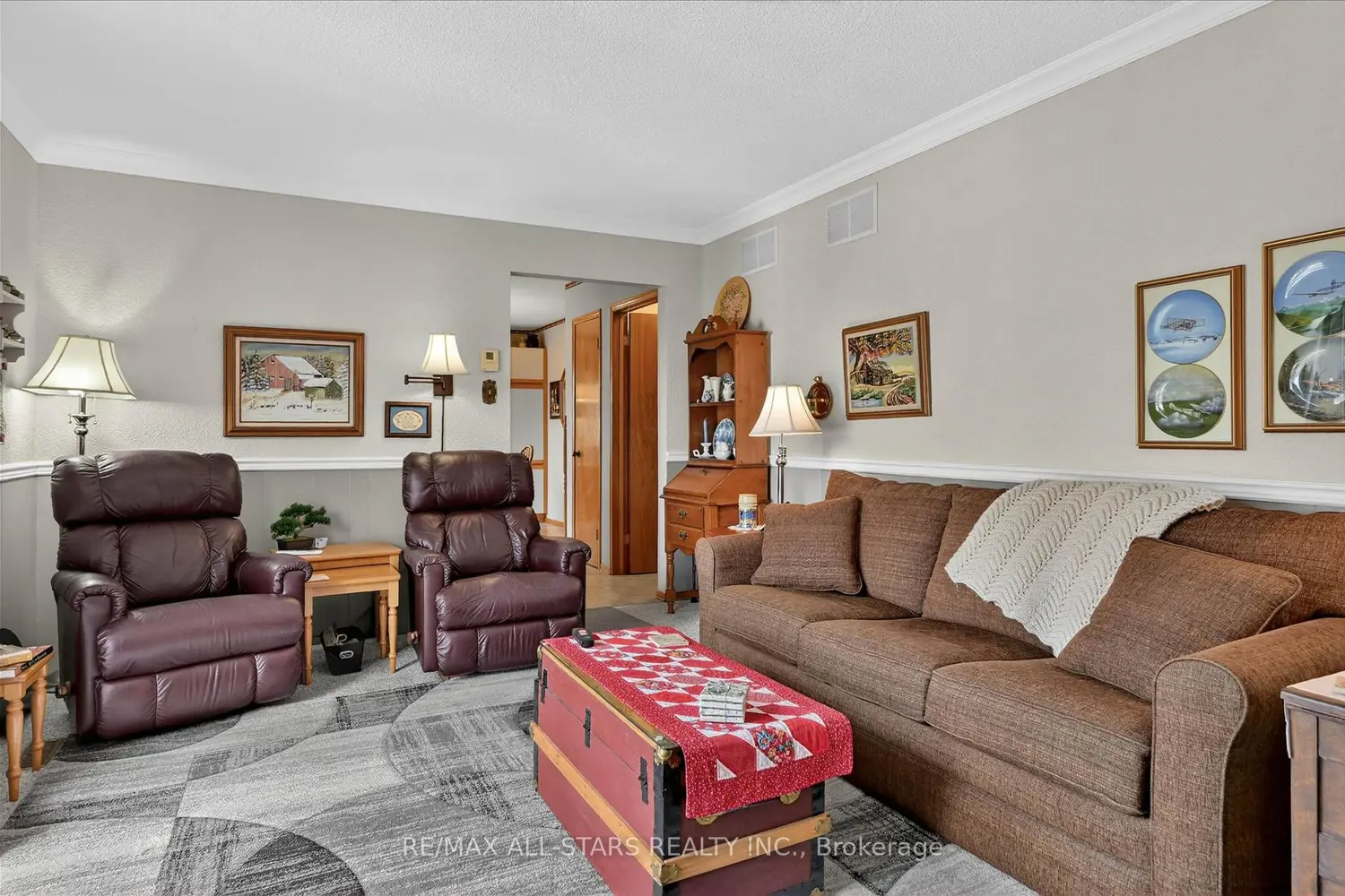 Additional image 9 of 26 Applewood Crescent