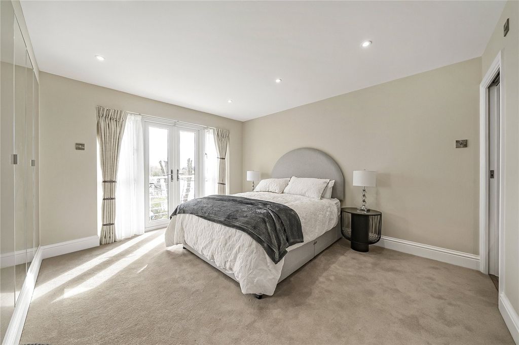 Additional image 12 of 2 bed flat for saleThames Close, Hampton, Middlesex TW12