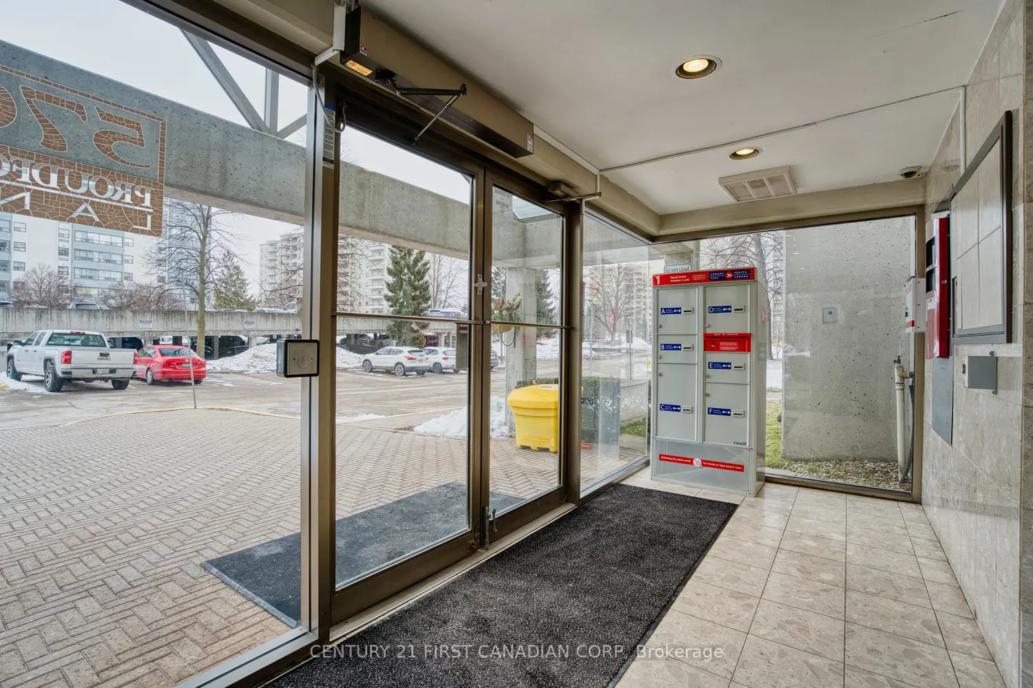 570 Proudfoot Lane 912 photo 4