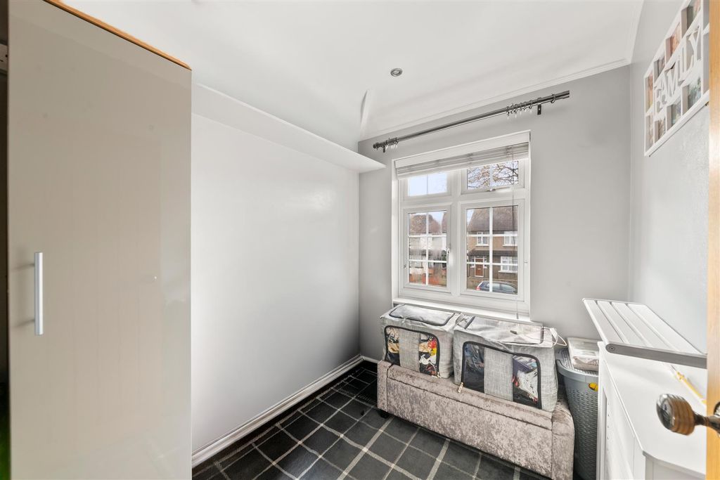 Additional image 12 of 5 bed semi-detached house for saleBotwell Lane, Hayes UB3