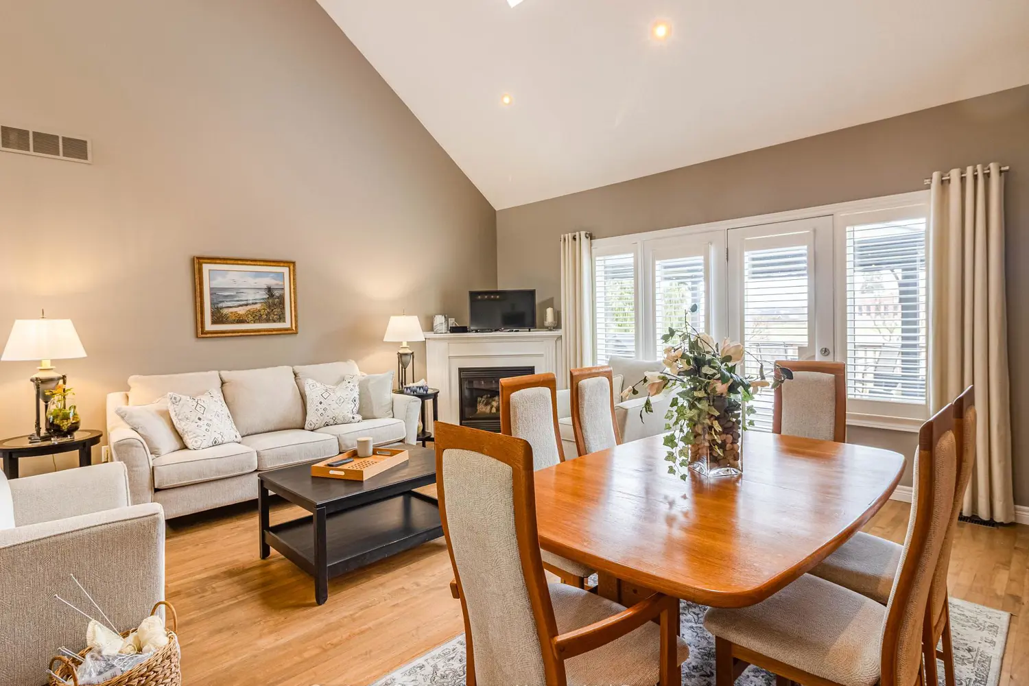 735 Garden Court Crescent photo 4